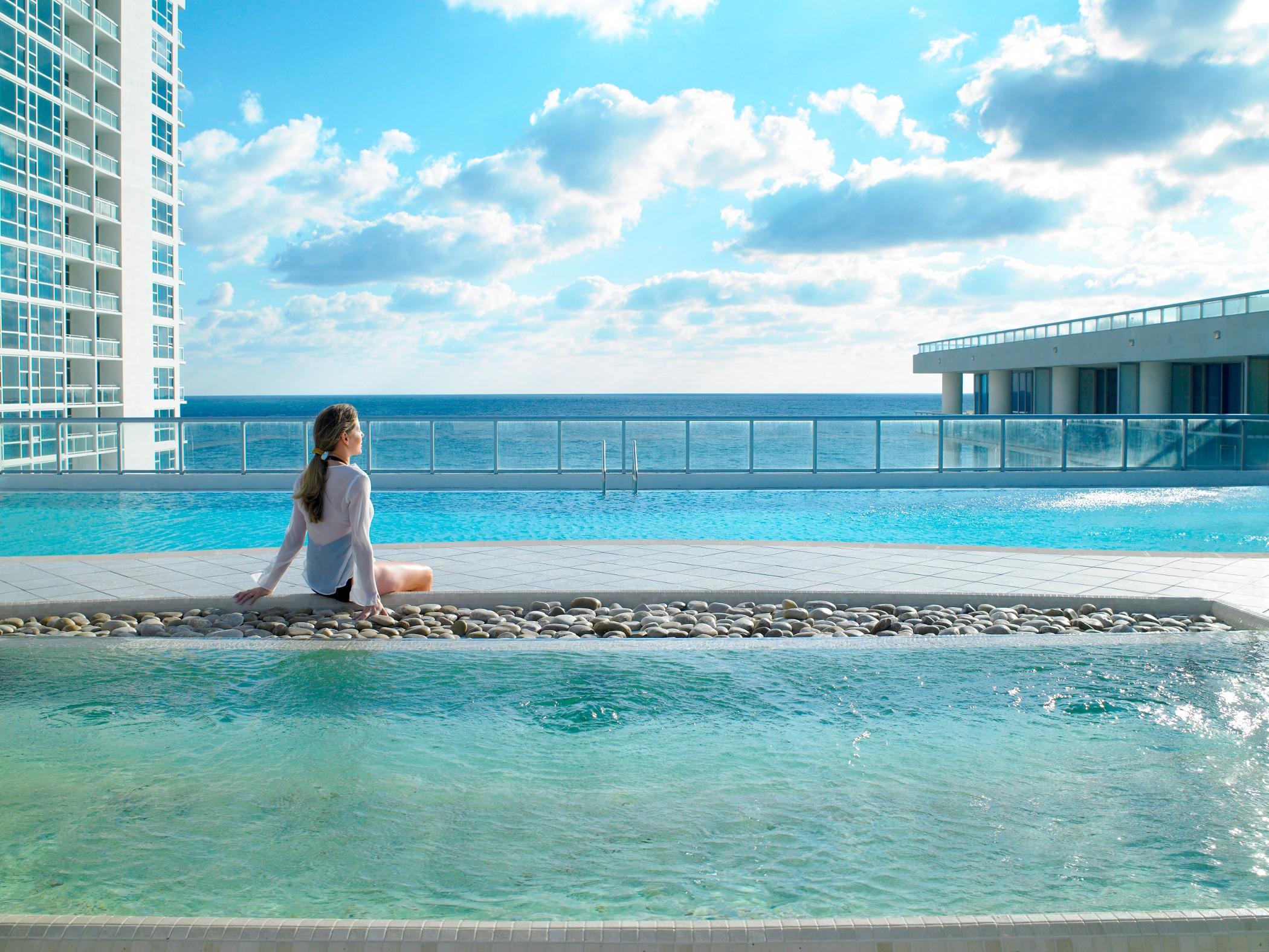 Carillon Miami Wellness Resort Miami Beach Bagian luar foto