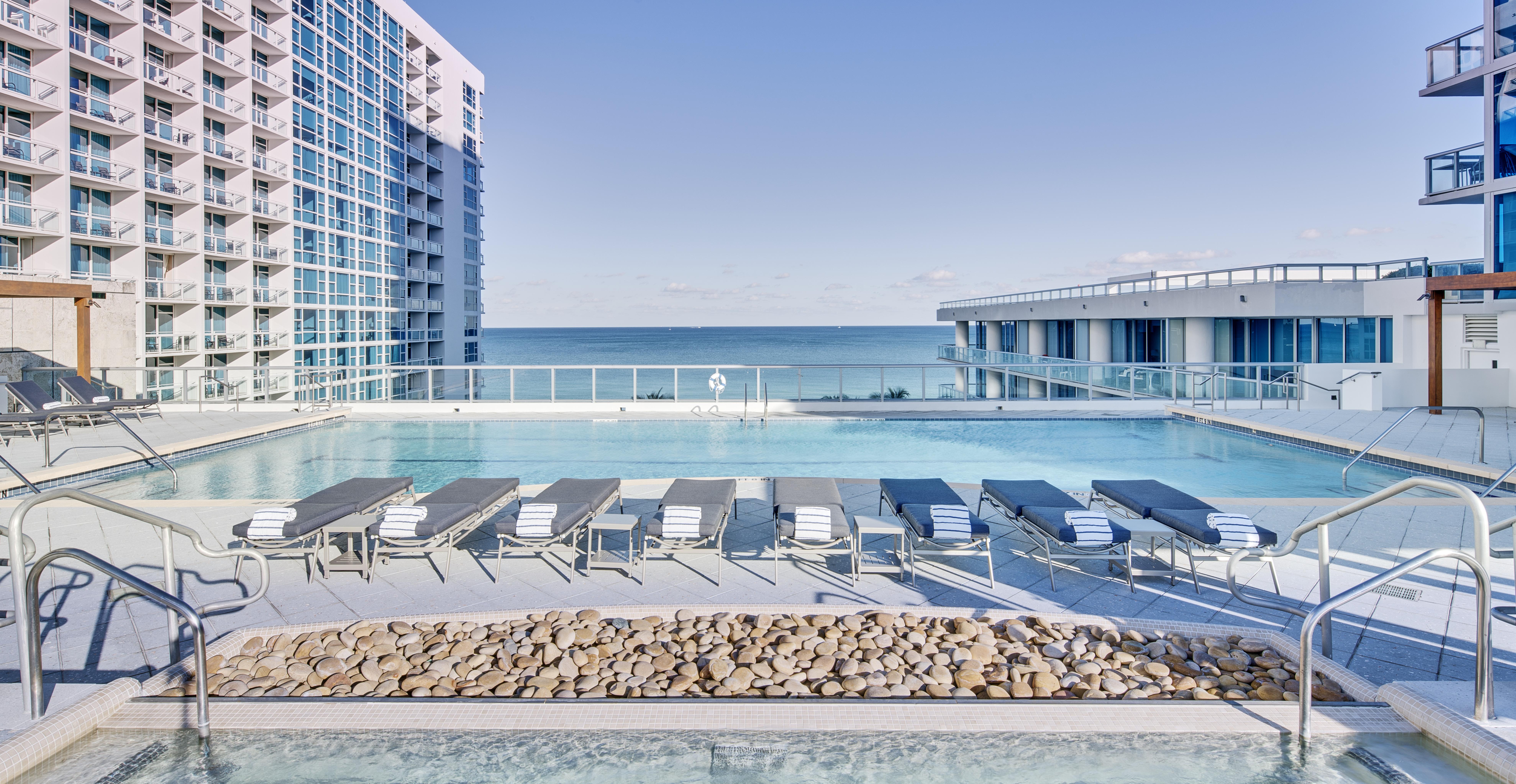 Carillon Miami Wellness Resort Miami Beach Bagian luar foto